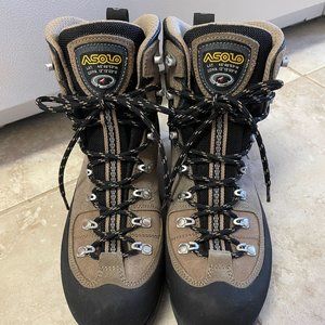 NWOT Asolo trekking boots Women's 7.5